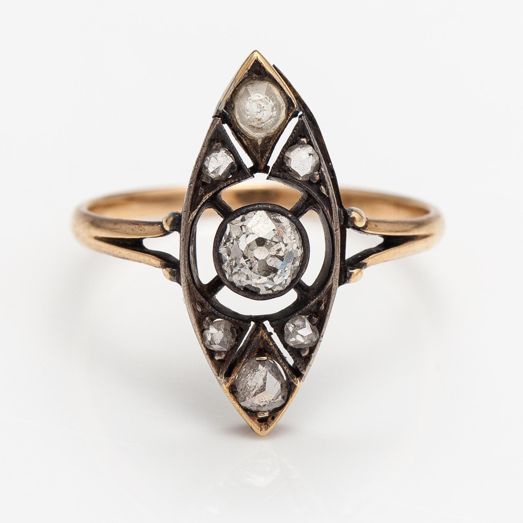 Ring, 14K guld, gammalslipad diamant ca 0.25 ct, rosenslipade diamanter och en syntetisk sten. Ryssland.