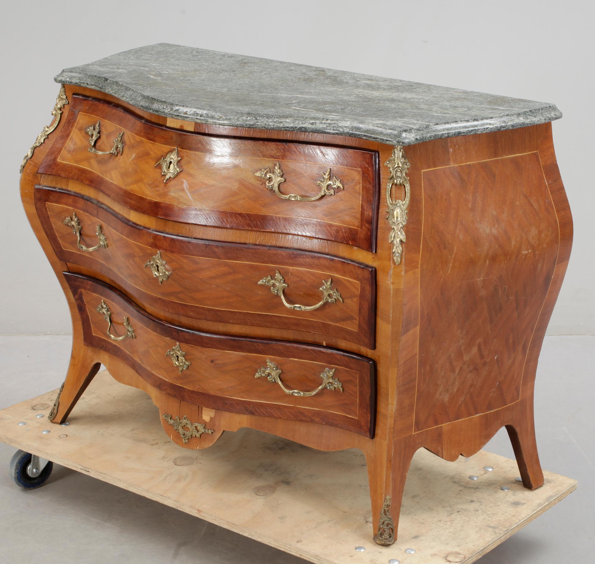 BYRÅ, rokokostil, 1900-talets första hälft.