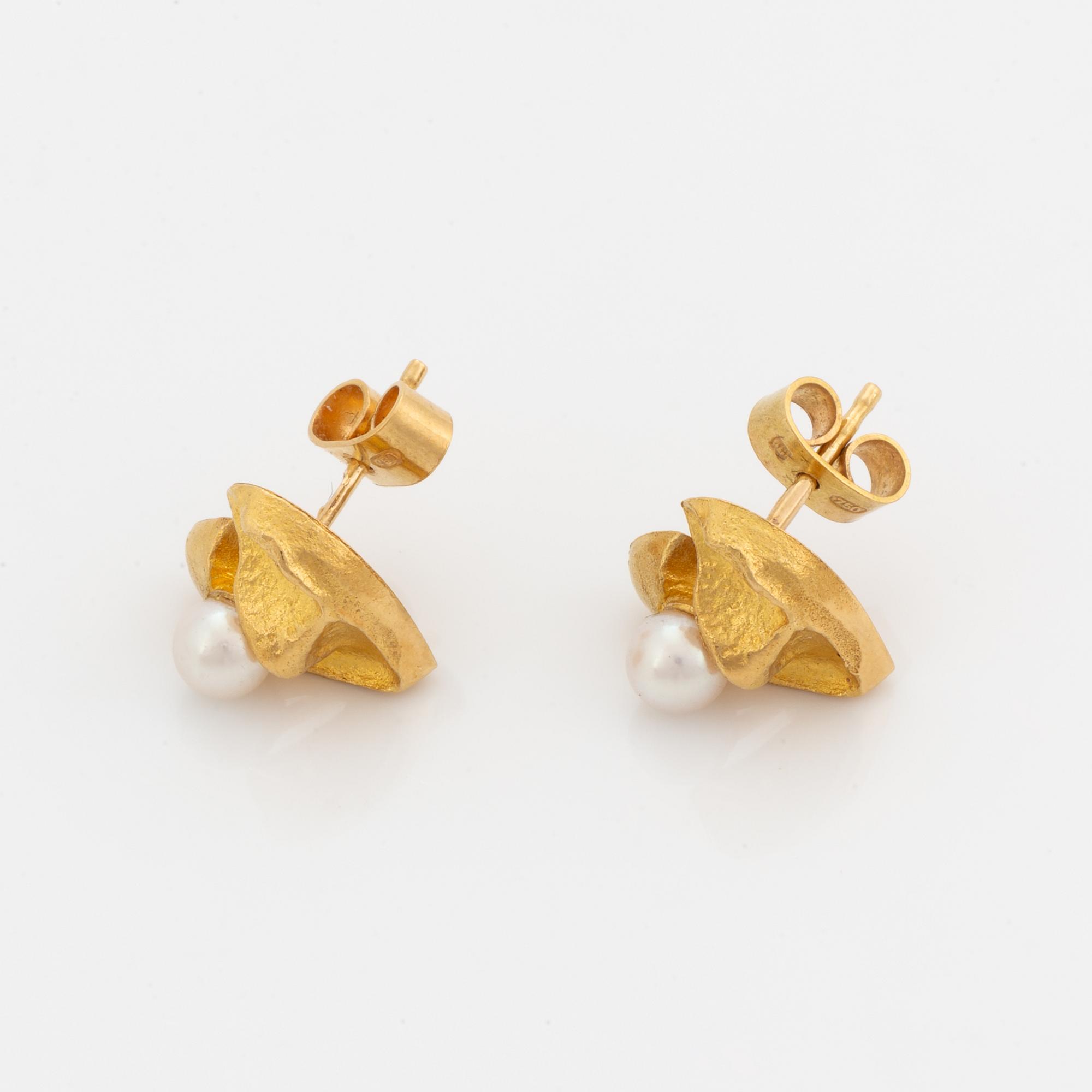 Lapponia, 18K gold and pearl earrings.