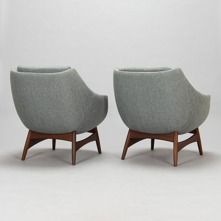 A pair of 1960s armchair.