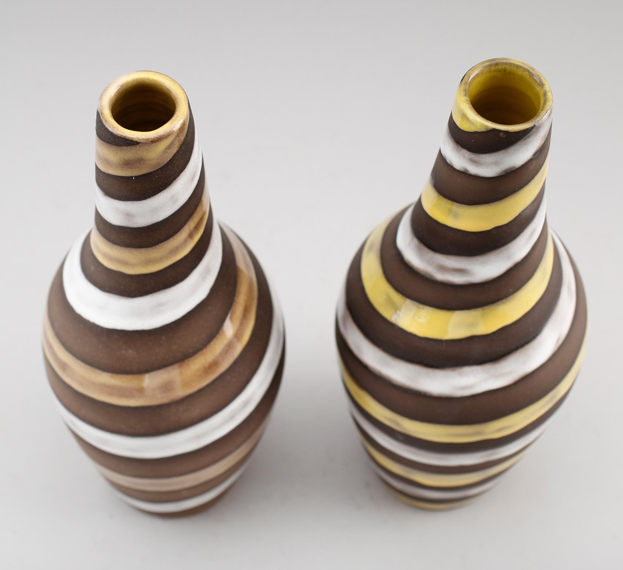 VASER, 2 st, keramik, "Spiral", Ingrid Atterberg, Upsala-Ekeby.