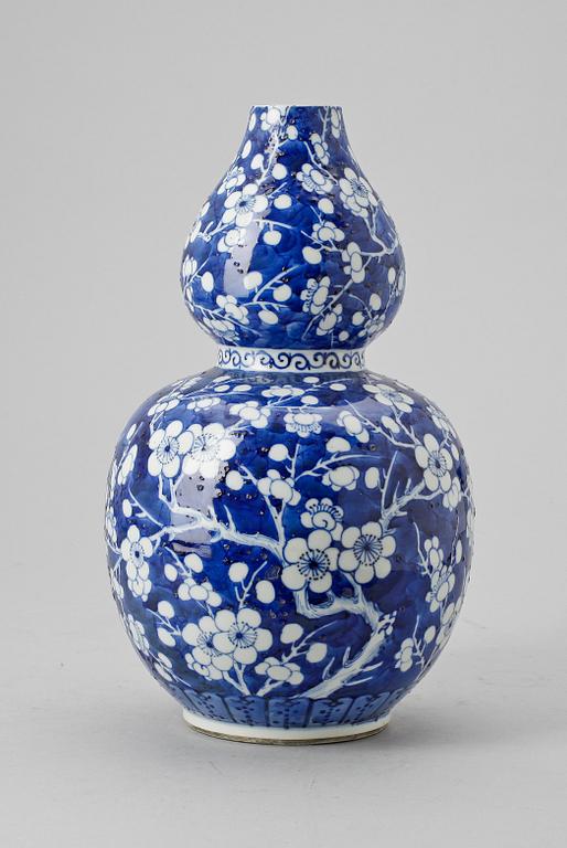 VAS, porslin, Kangxistil, Kina 1800-tal.