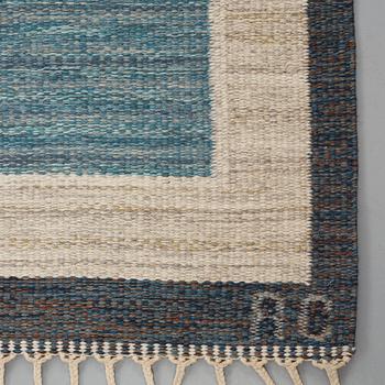 Rakel Carlander, A rug, flat weave, ca 306,5-307,5 x 199-200 cm, signed RC, around 1950.