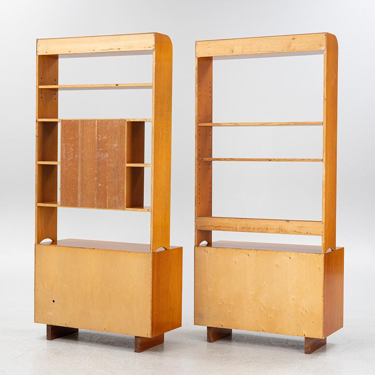 Josef Frank, bokhylla med vitrin, modell 2112, Firma Svenskt Tenn.