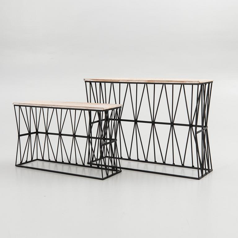 Flower table, 2 pieces, 20th/21st century.