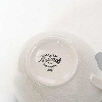 Hertha Bengtson, dinner and coffee service, 'Blå Eld', Rörstrand (63 pieces).