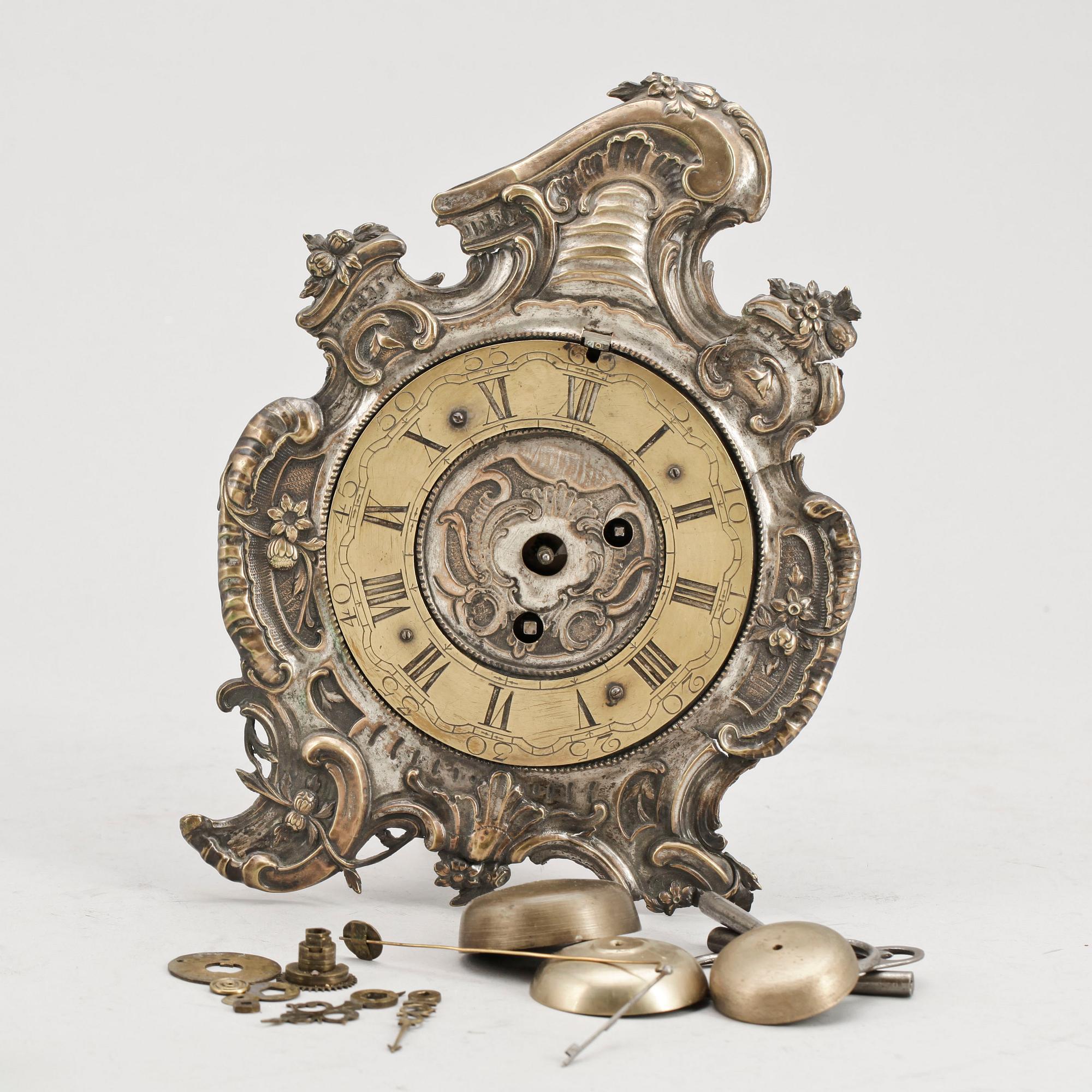 BORDSUR MED SPINDELGÅNG, rokoko, 1700-tal.