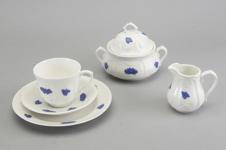 Servis 44 dlr "Blå Blom" Gustavsberg 1900-talets andra hälft porslin.