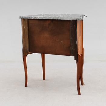 BYRÅ, rokokostil, 1900-talets mitt.