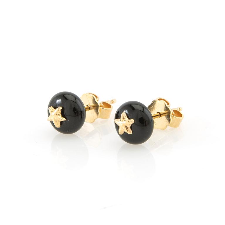 Per Borup, Earrings a pair of 18K gold, cultured pearls and stones.