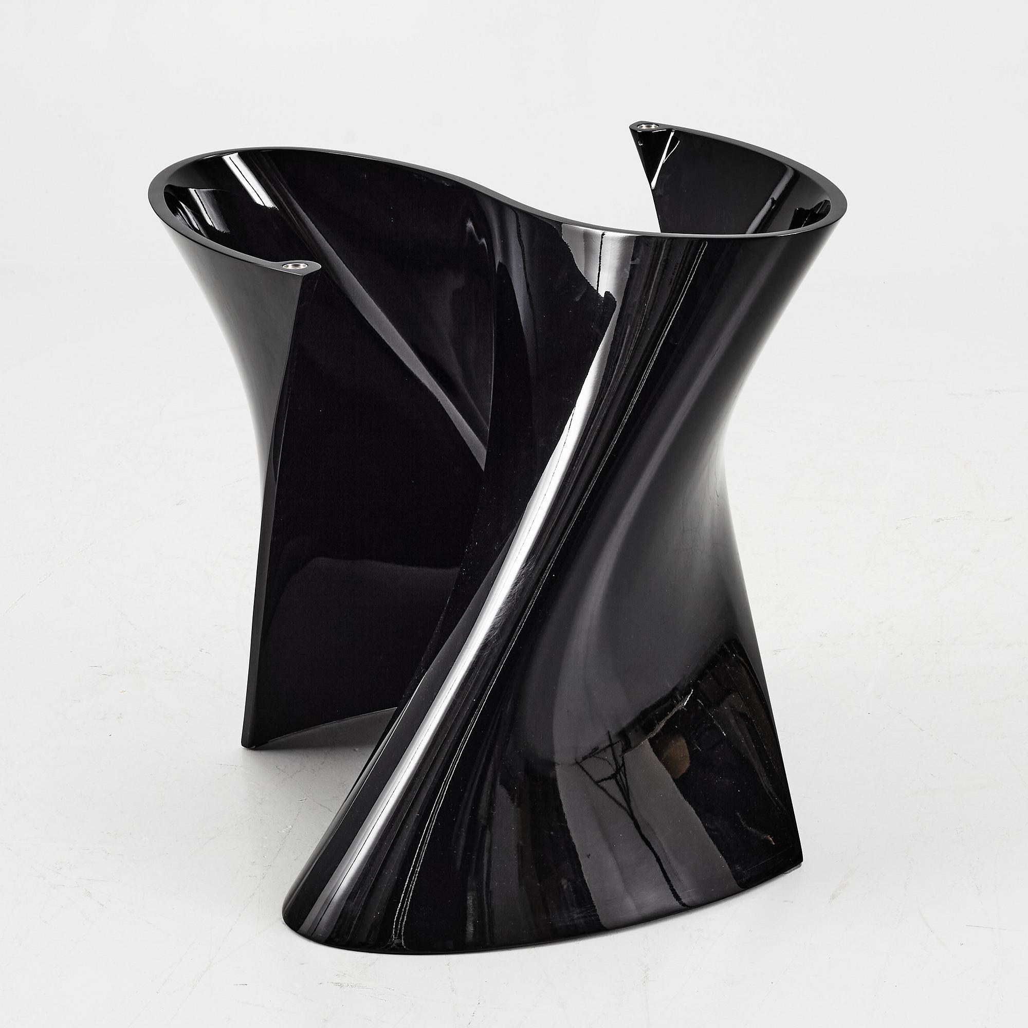 Xavier Lust, matbord, "S Table", MDF Italia.