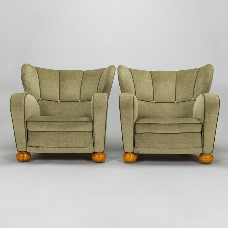 Märta Blomstedt, A pair of  'Aulanko-model' armchairs. Designed in 1939.