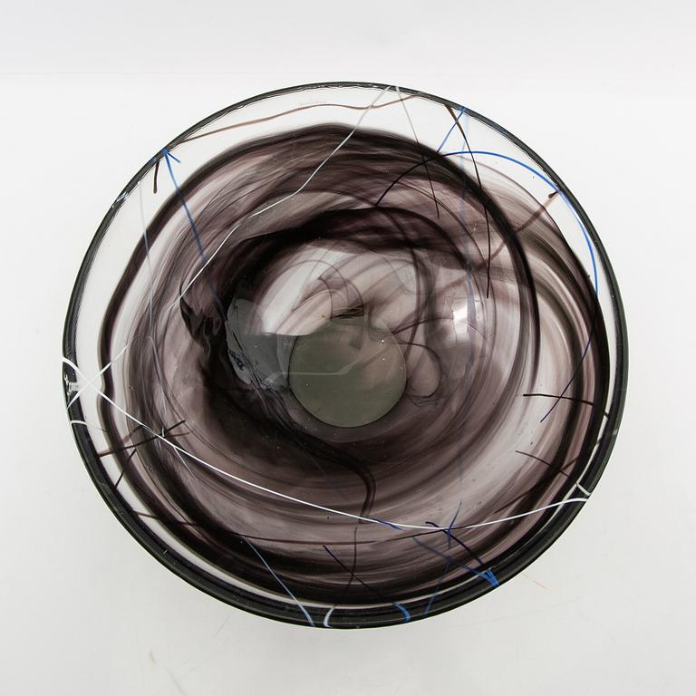 Anna Ehrner bowl "Contrast" Kosta Boda glass.