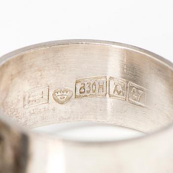 PENTTI SARPANEVA, RING, ARMBAND och BROSCH, silver, Turun Hopea, Åbo 1976-1969.