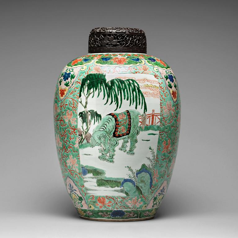 URNA, porslin. Qingdynastin, Kangxi (1662-1722).