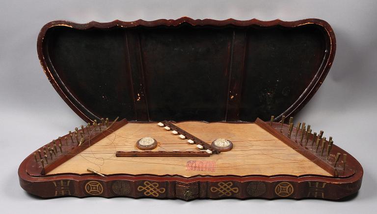 STRÄNGINSTRUMENT, Kina. 1900-tal.