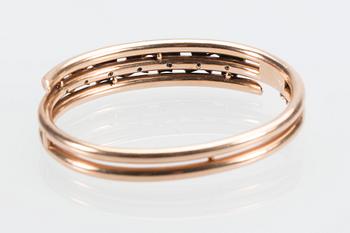 ARMRING, 14 K guld, troligtvis A. Rjabkow, S:t Petersburg, Ryssland sent 1800-tal. Vikt ca 27,5 g.