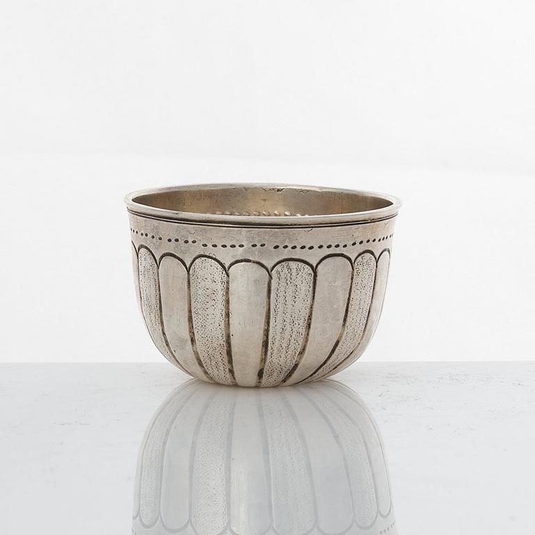 Tumlare, silver, otydliga stämplar, sannolikt Moskva 1750-tal.