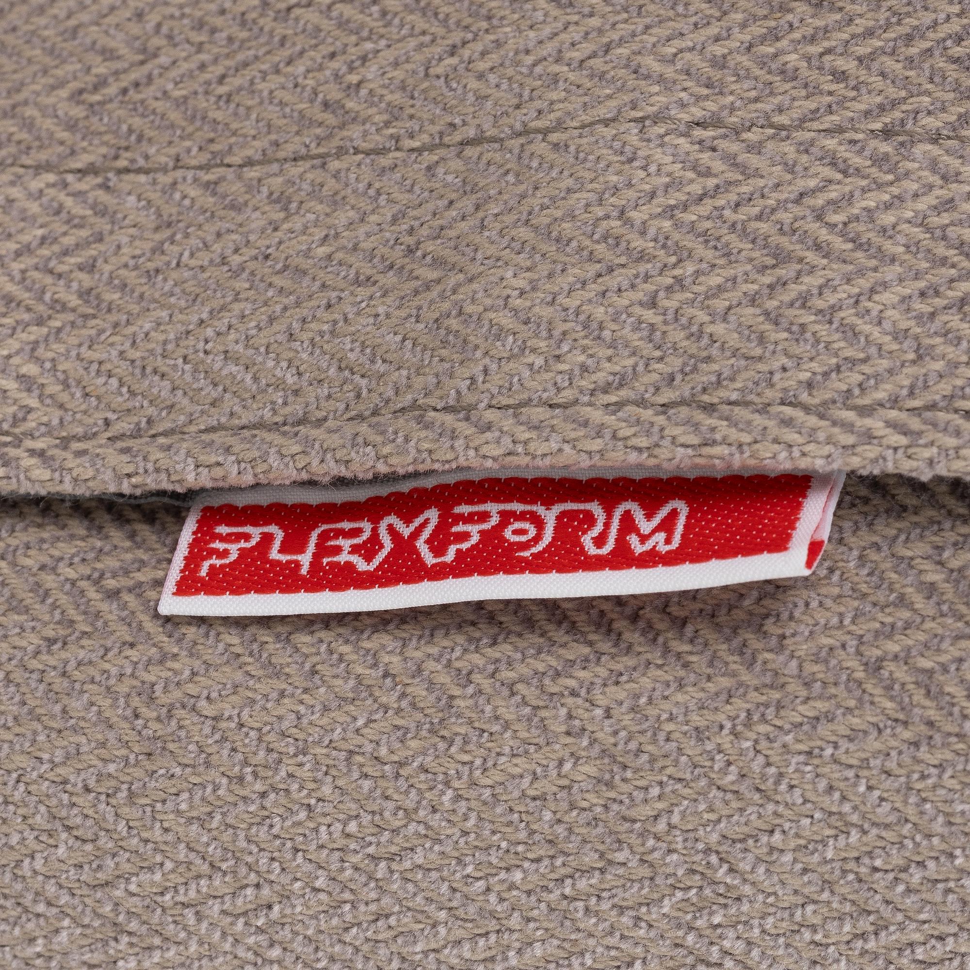 A pair of lounge chairs, 'Nonnamaria', Flexform.