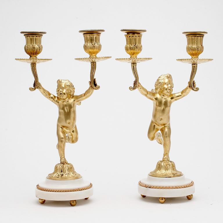 LJUSSTAKAR, ett par, nyrokoko, omkring 1850.