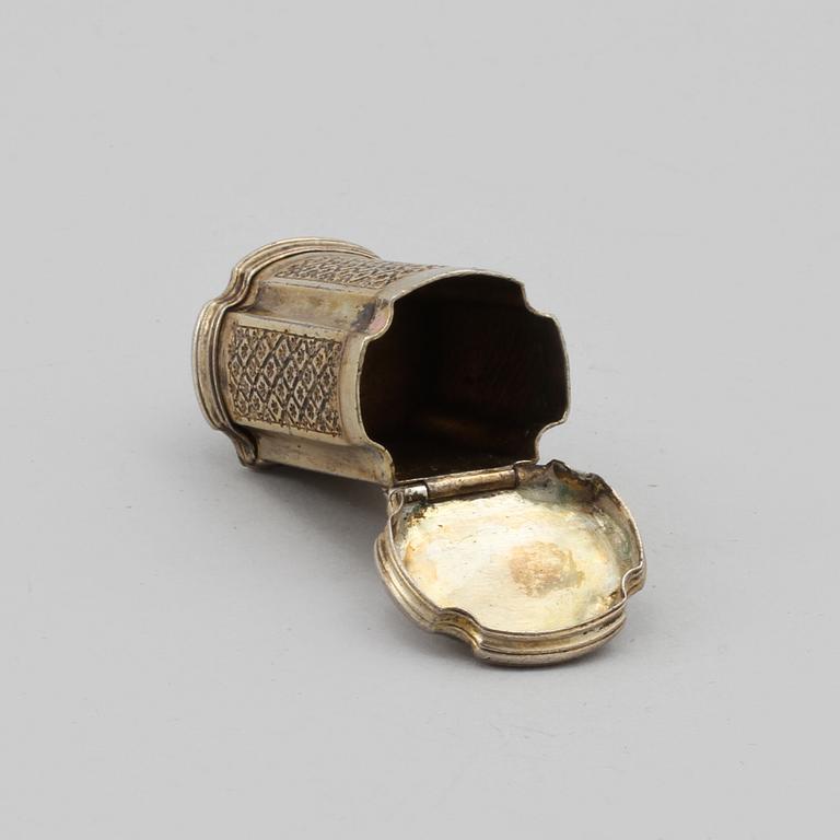 LUKTDOSA, silver, troligen Johan Pettersen (1755-1796), Söderhamn, vikt 32 gram.