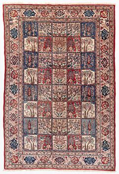 A Sarouk carpet, a. 310 x 210 cm.