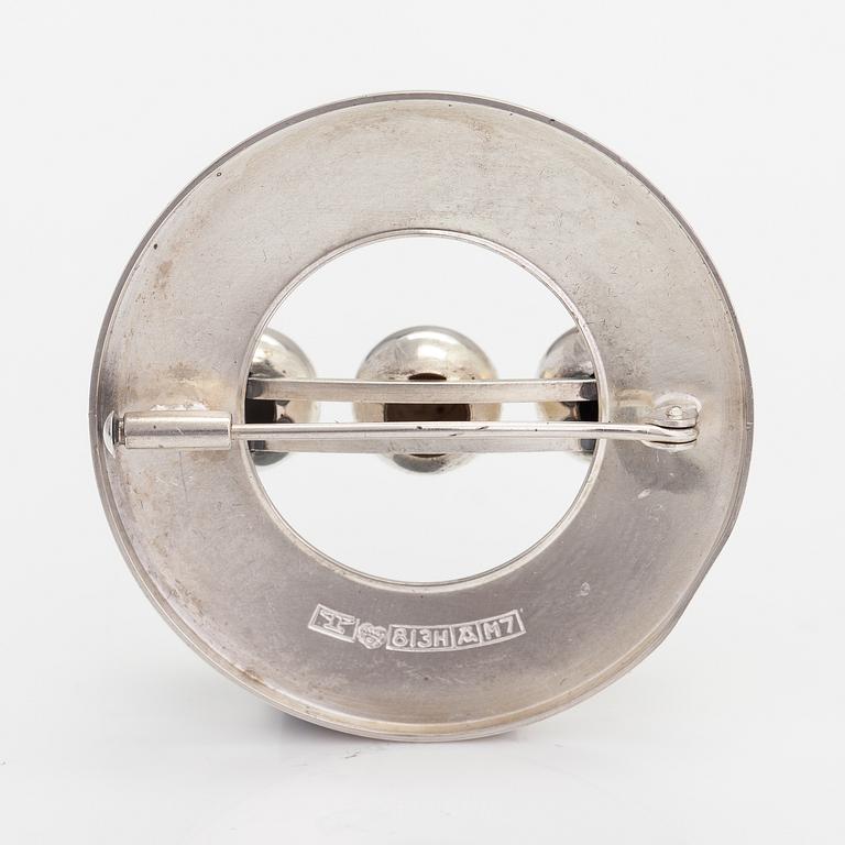 Elis Kauppi, A silver brooch. Kupittaan kulta, Turku 1965.