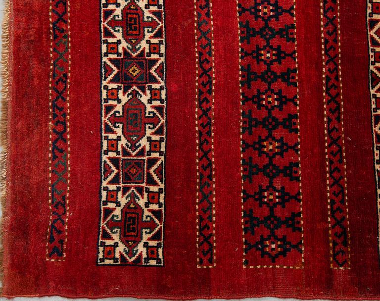 CHUVAL, antik Kirgiz/Turkmen, ca 115,5 x 209-211 cm (samt kortsidorna med ca 0,5-1 cm slätväv).