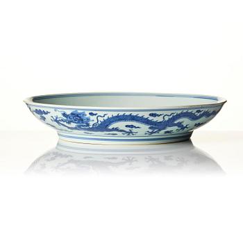 A blue and white 'dragon' dish, Qing dynasty, 18th century.