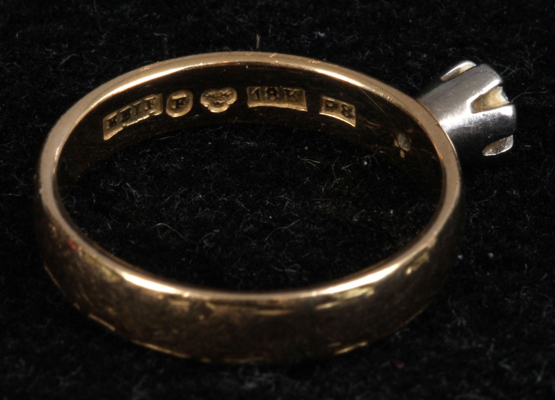 RINGAR, 2 st, 18 k guld samt diamanter.