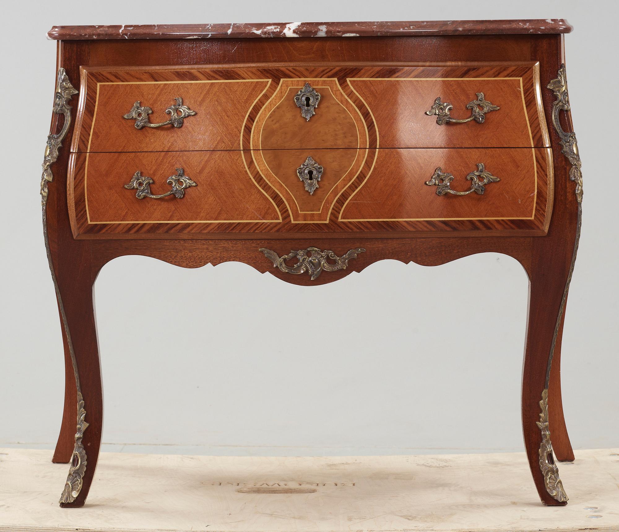 BYRÅ, rokokostil, 1900-tal.