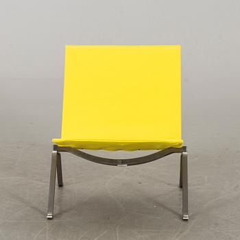 A POUL KJAERHOLM "PK-22" LOUNGE CHAIR BY FRITZ HANSEN 2006.