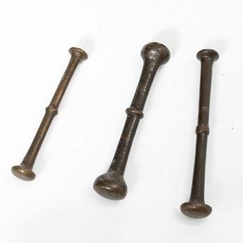 A set of three brass mortars with pestles, later part 18th century / early 19th century.