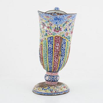 Kanna, emalj på koppar, Kanton, Kina, Qingdynastin, 1700-tal.