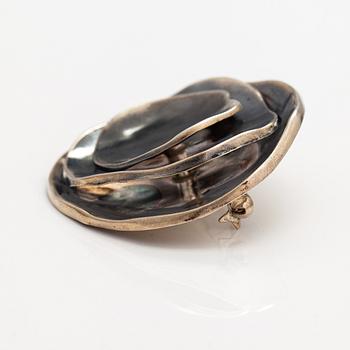 Liisa Vitali, Riipus "Gardenia", hopeaa. Westerback, Helsinki 1974.