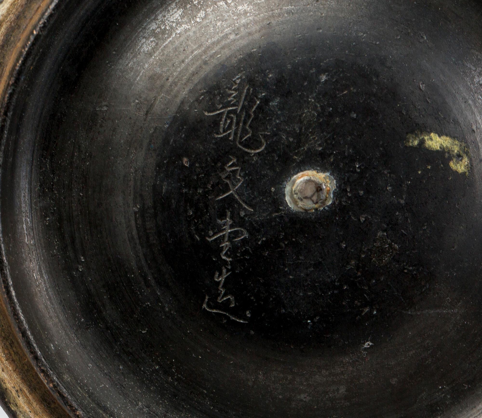 TEKANNOR, 2 st, gjutjärn, Japan, 1800-/1900-tal.