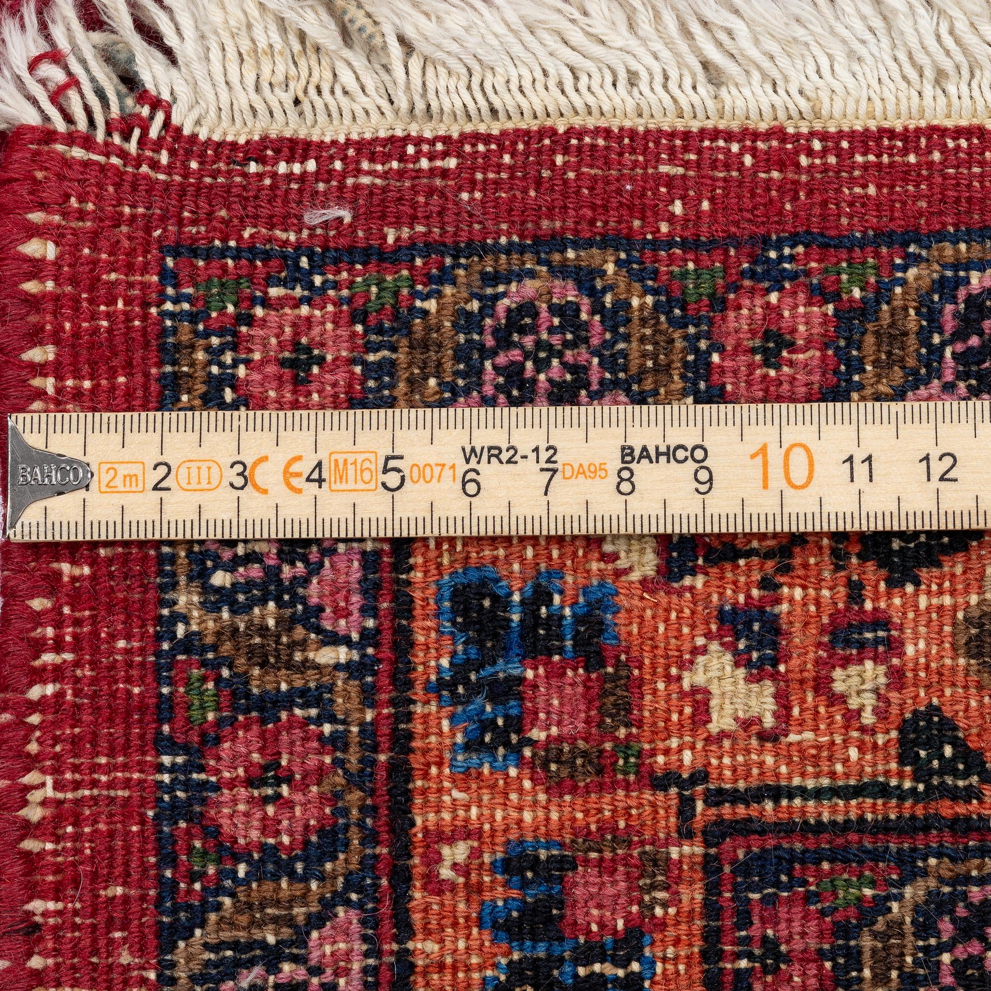 Matta,  ca 315 x 210 cm.