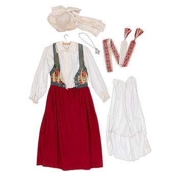 Folkdräkt, 6 delar, Ljunits härad, Södra Skåne, 1900-talets första hälft.