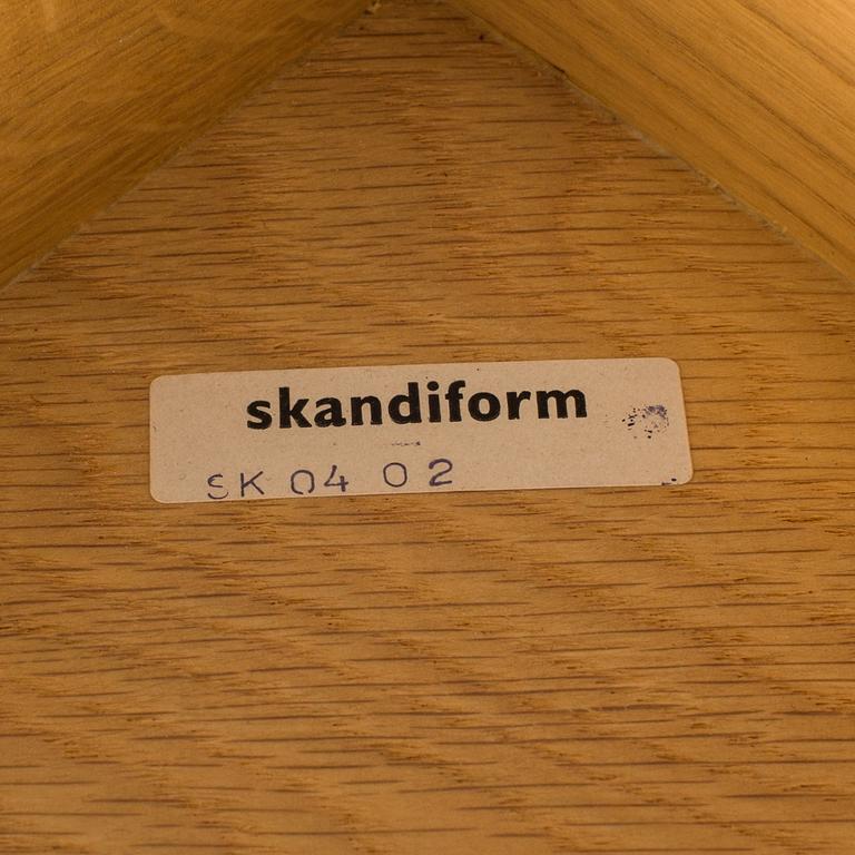 JONAS LINDVALL, stolar samt bord, "Papa", Scandiform, 2000-tal.