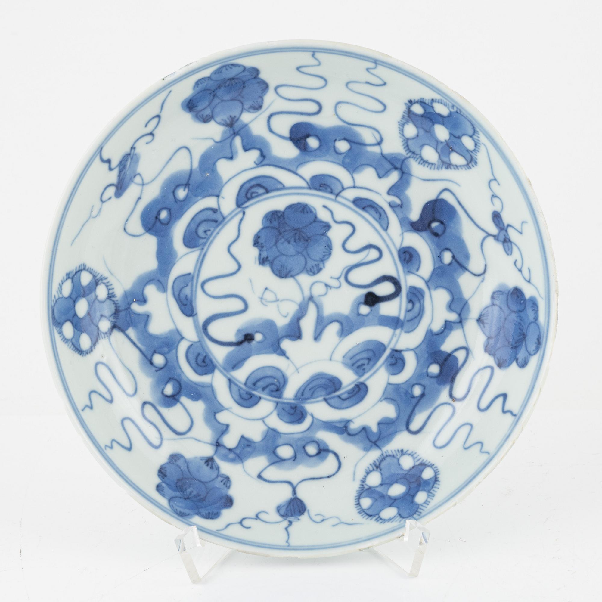 13 blue and white porcelain dishes, China, late Qingdynasty.
