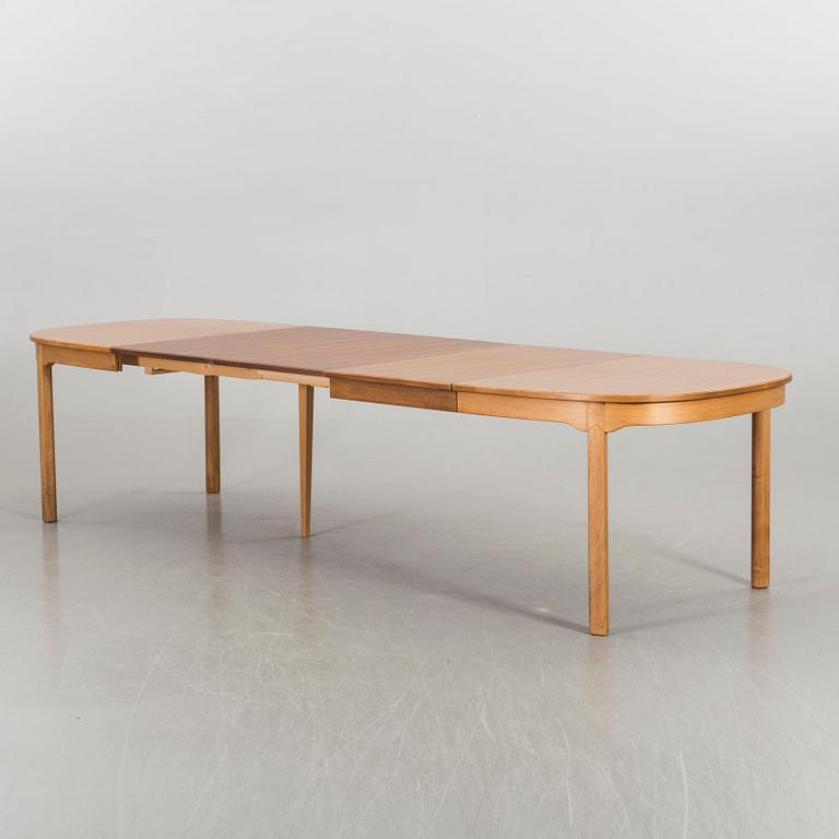 CARL MALMSTEN An Ambassadör dining table, the latter half of the 20th century.