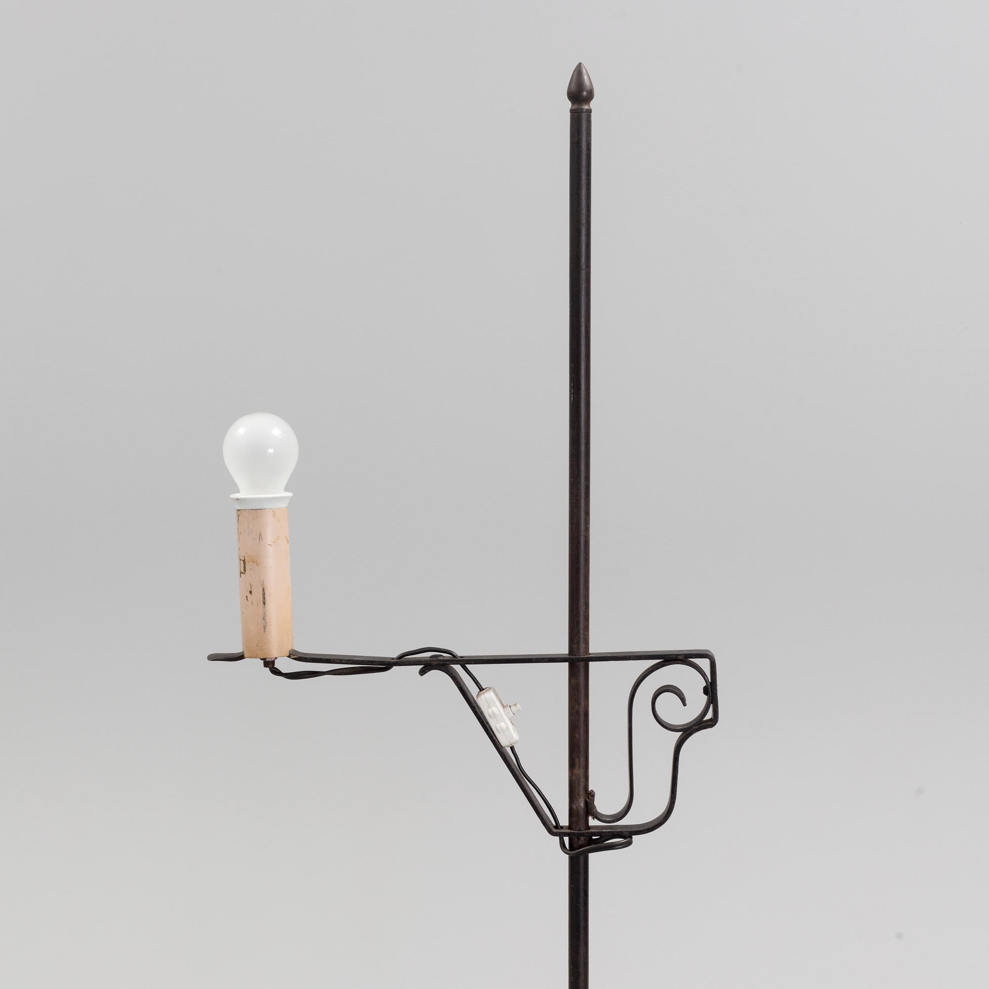 GOLVLAMPA, järnsmide, 1900-tal. - Bukowskis