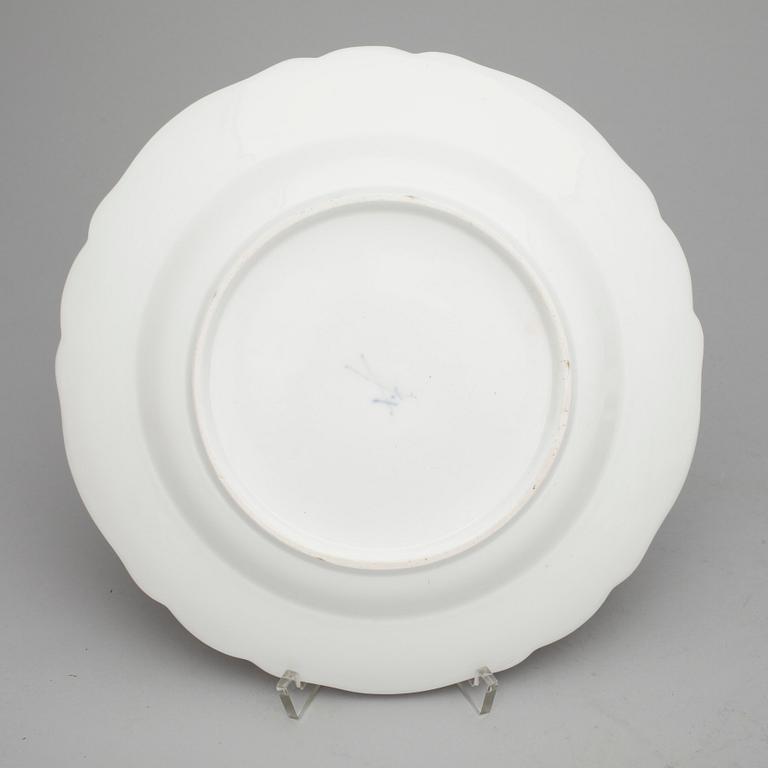 TALLRIKAR, 3 st porslin, Meissen, Marcolin respektive punkt period (1763-1814).