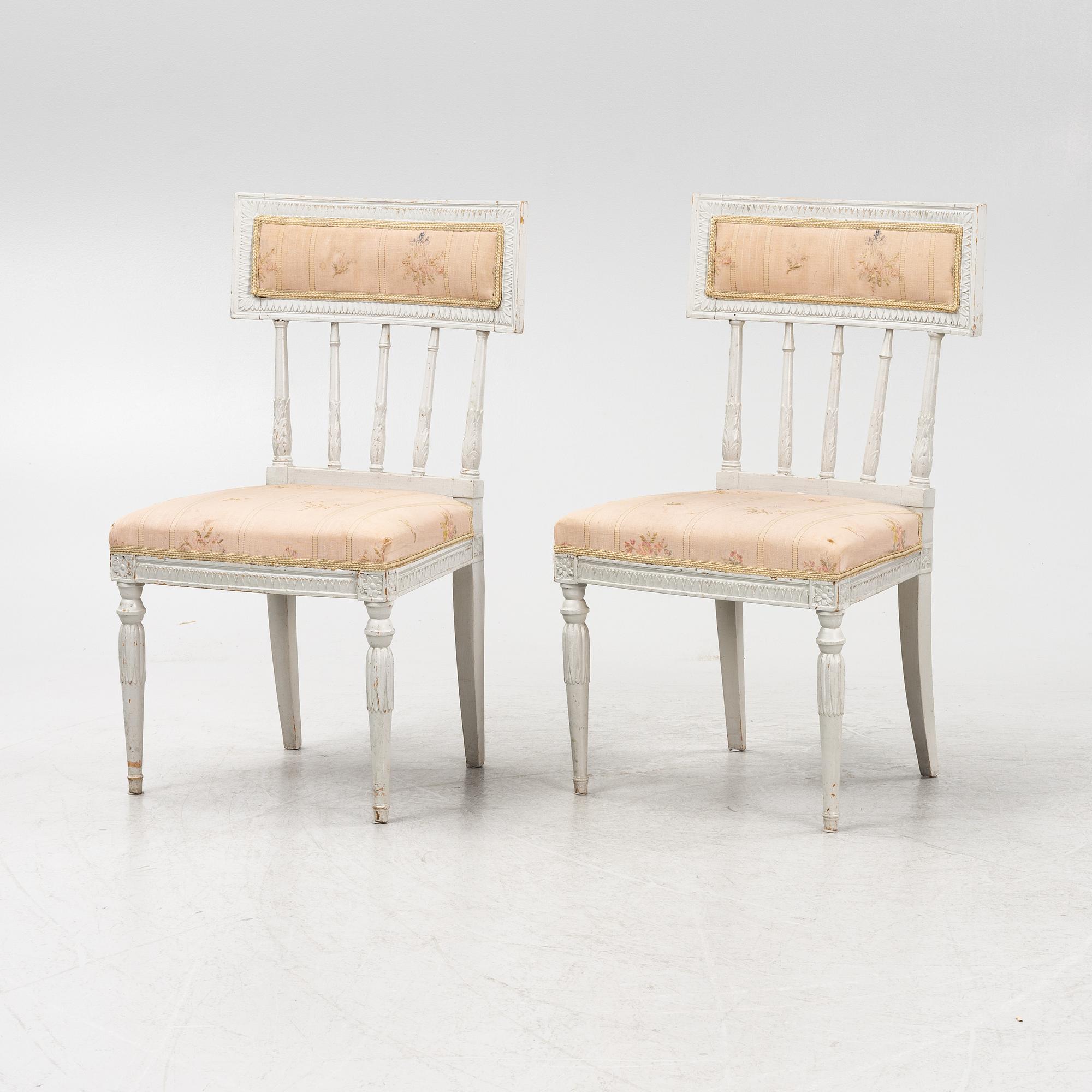A pair of Gustavian chairs, around the year 1800.
