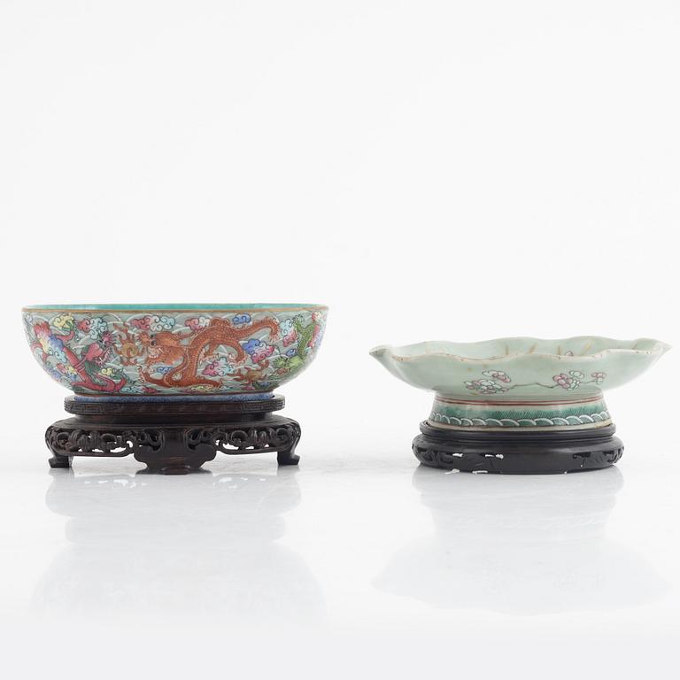 Two Chinese famille rose dishes, late Qing dynasty/around 1900.