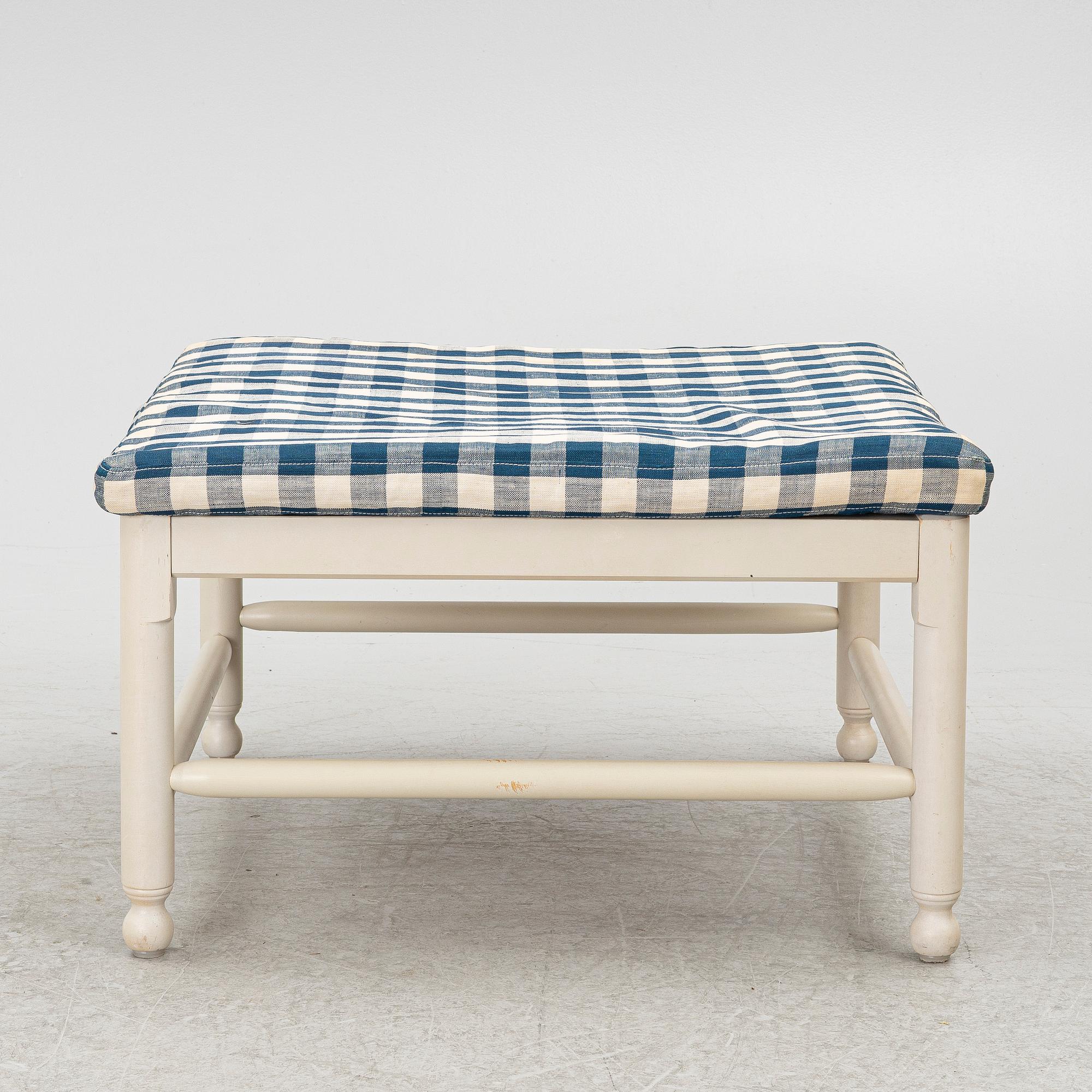 Fotpall, "Medevi Brunn", ur IKEAs 1700-talsserie, 1990-tal.