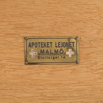 APOTEKSKISTA, Apoteket Lejonet, Malmö.