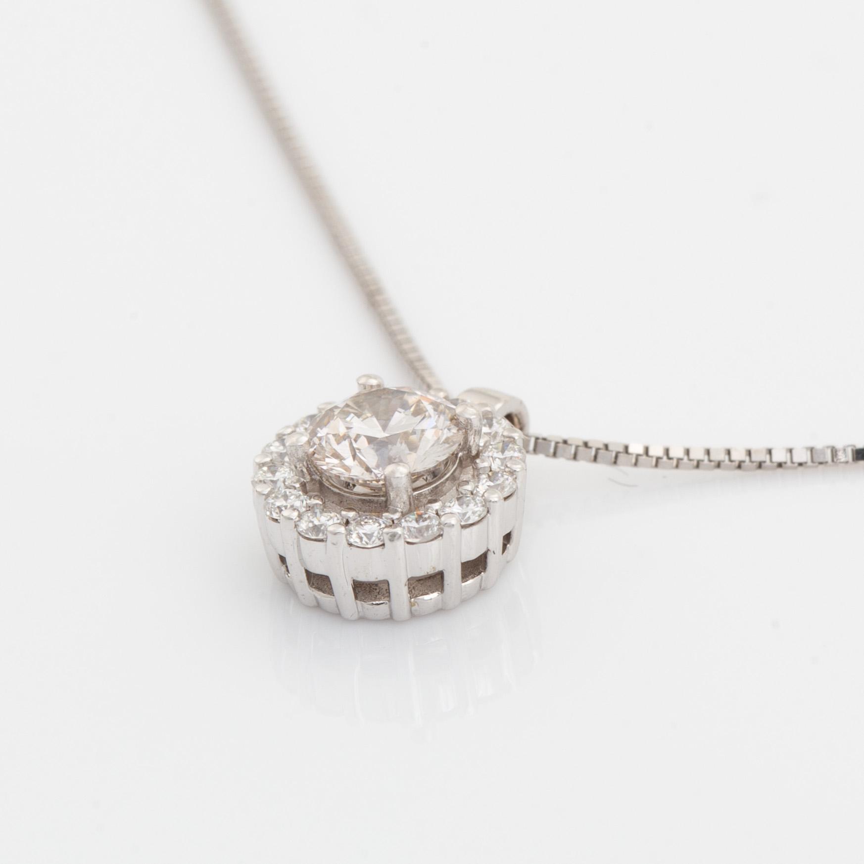 Collier med briljantslipade diamanter.
