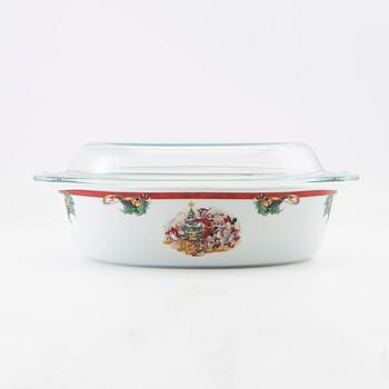 Stefan Lindahl service 46 pcs "Disney" for Fyrklövern late 20th century porcelain.