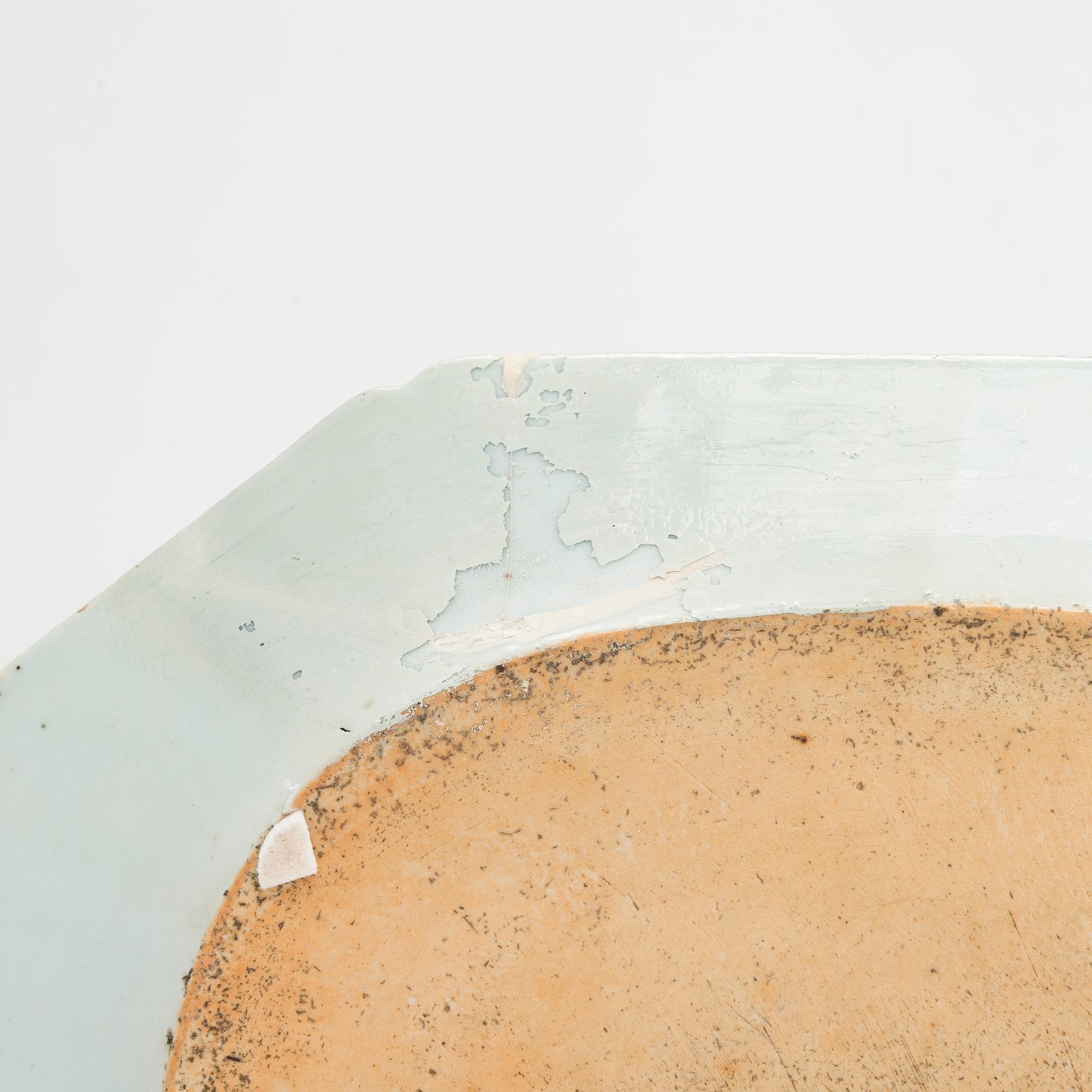 Stekfat, porslin, kompaniporslin, Qingdynastin, Qianglong (1736-1795) och vas, porslin, Kangxi.